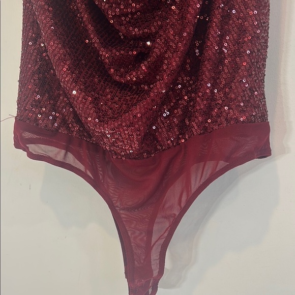 Lulu’s plunging v neck drape Sequin Burgundy One Piece bodysuit women’s medium - Picture 8 of 10